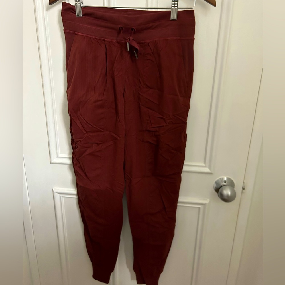 Lululemon dancer pants. Size fit 6 or 4